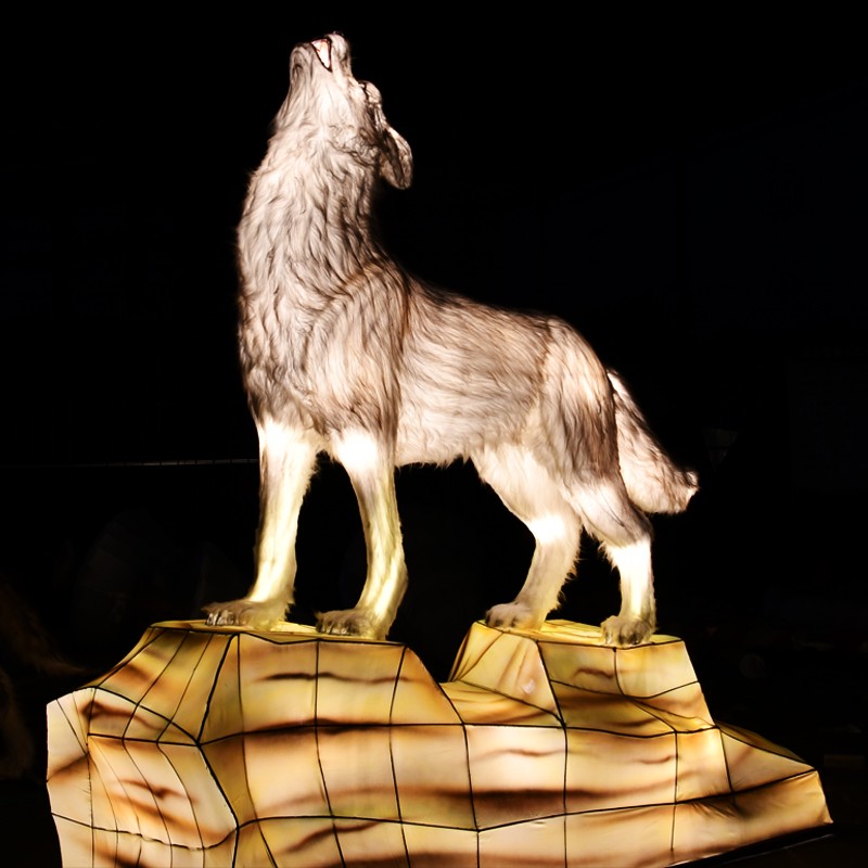 Realistic Wolf Figurative Light Sculptures for Zoos | LanternsArt