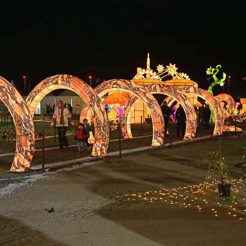 Glowing-Snake-Lantern-Tunnel-Experience